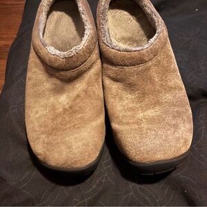 Merrell Tan Suede Clogs